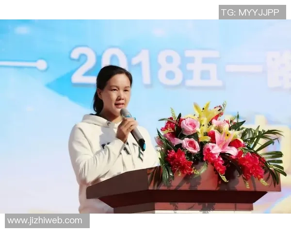 足球明星街头风采尽显地摊文化魅力照片集锦